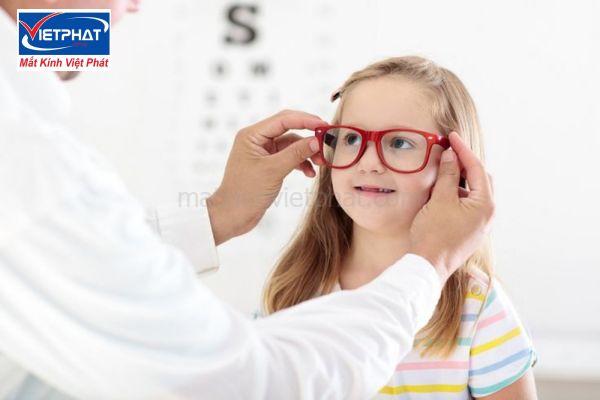 Đeo kính không đúng độ có sao không? Những tác hại khôn lường 9 Đeo kính không đúng độ