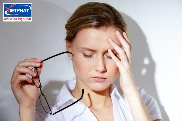 Đeo kính không đúng độ có sao không? Những tác hại khôn lường 10 Dấu hiệu đeo kính không đúng độ