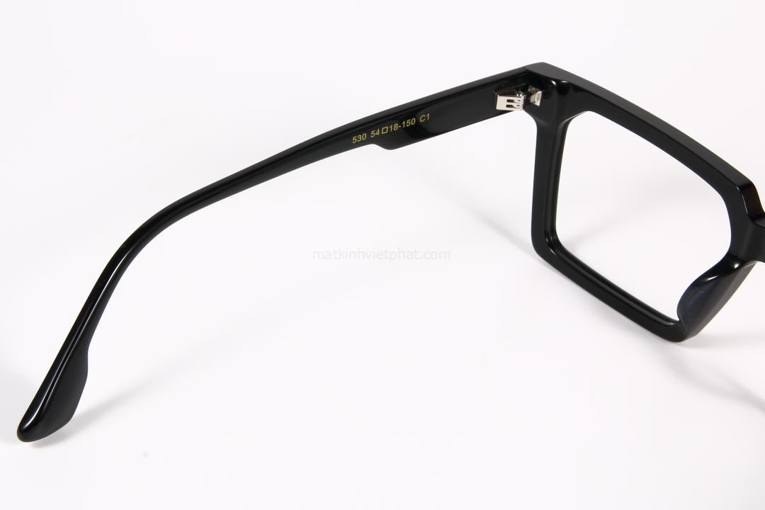 Gọng kính mắt vuông Vietphat 530 10 Tỉ mỉ trong từng chi tiết