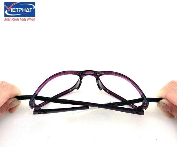 Nhựa TR90 là gì? Có nên sử dụng gọng kính TR90? 11 gọng kính tr90