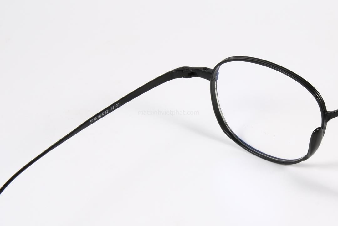 Gọng kính dáng oval Vietphat 8016 15 Chi tiết tinh tế