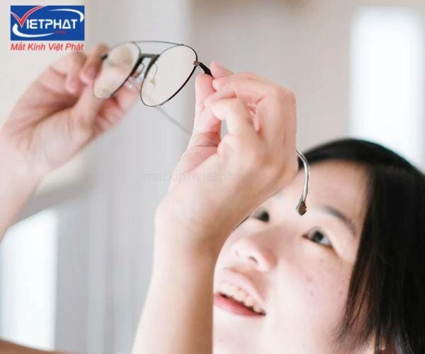 Kính không độ là gì? Không cận có nên đeo kính không? 13 kính không độ