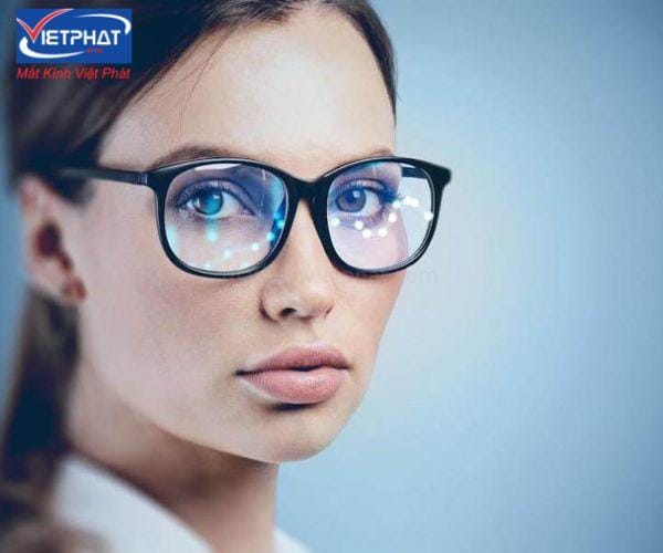 Kính không độ là gì? Không cận có nên đeo kính không? 14 kính không độ