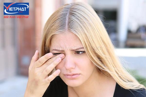 4 mẹo chữa đau mắt đỏ nhanh nhất tại nhà 14 Mắt bị mờ sau khi bị đau mắt đỏ có sao không?