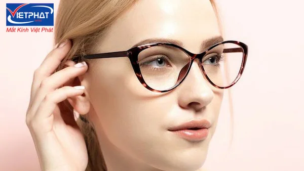 Top 9 những mẫu kính cận đẹp cho nữ hot nhất 2024 8 Mẫu kính cận đẹp cho nữ