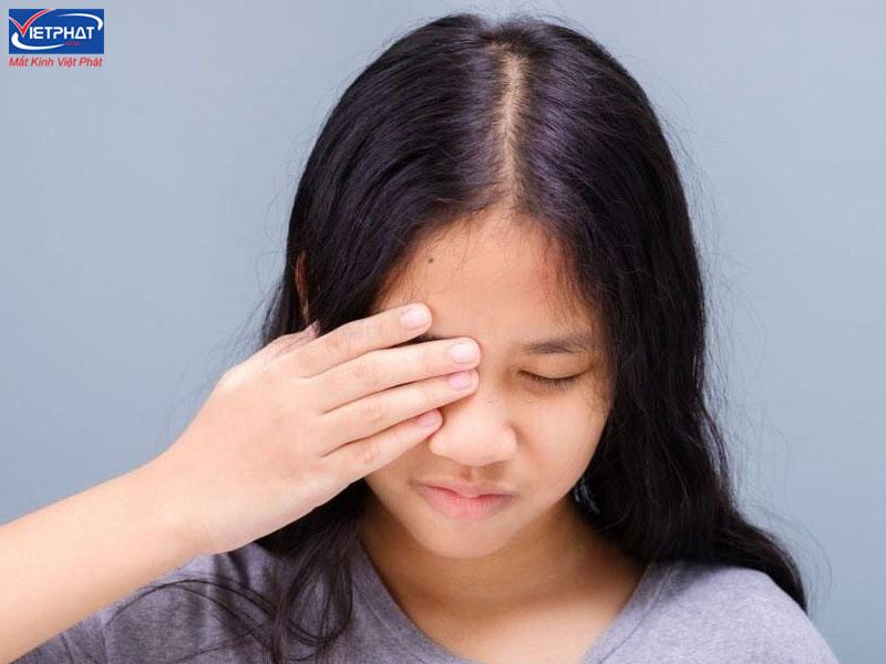 Nhược thị là gì? Nguyên nhân và dấu hiệu của nhược thị 9 Nhược thị khiến mắt nhức mỏi