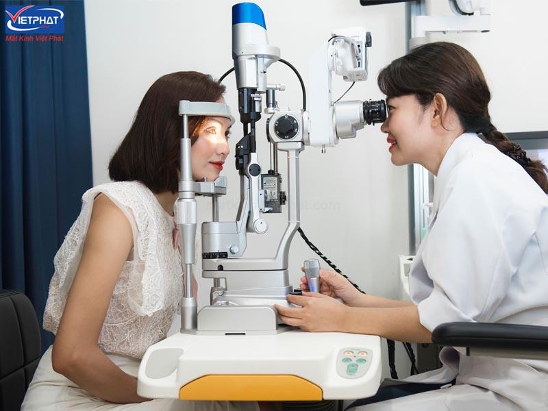 Nhược thị là gì? Nguyên nhân và dấu hiệu của nhược thị 11 Khám mắt thường xuyên để sớm phát hiện nhược thị