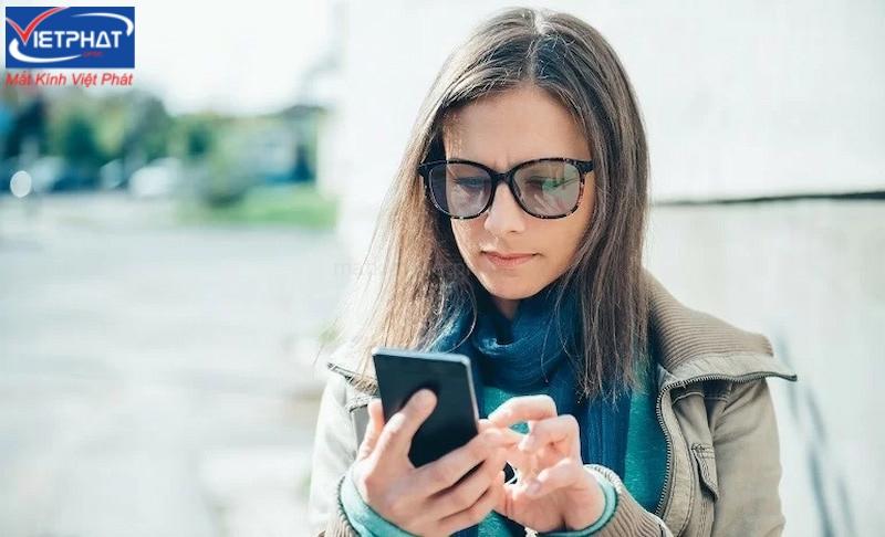 So sánh tròng kính Hoya và Essilor - Nên mua loại nào? 8 so sánh tròng kính hoya và essilor