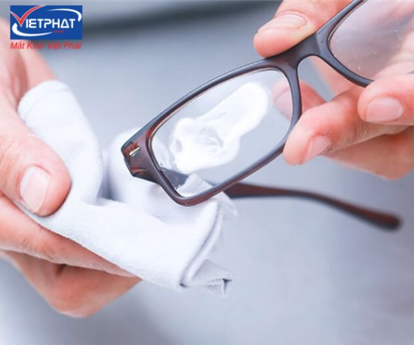 Cách tẩy keo 502 trên kính hiệu quả nhất 8 tẩy keo 502 trên kính