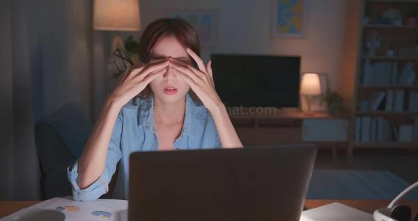 Tròng kính ZEISS chống ánh sáng xanh hoạt động như thế nào? 3 Tác hại của ánh sáng xanh đến mắt
