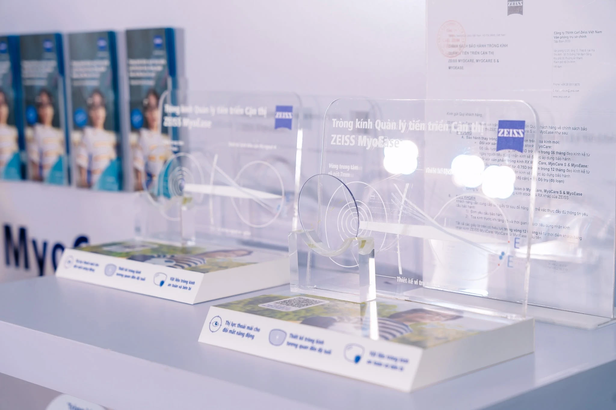 Tròng kính ZEISS MyoEase kiểm soát tiến triển cận thị trẻ em