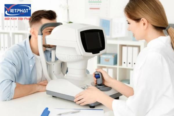 Viễn thị có cần đeo kính không? Bị viễn thị nên đeo kính gì? 10 bị viễn thị có nên đeo kính