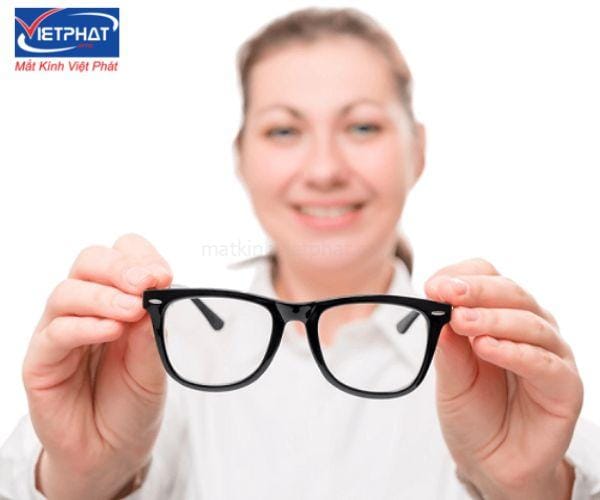Vừa cận vừa loạn là gì? Cách điều trị và chăm sóc 10 vừa cận vừa loạn